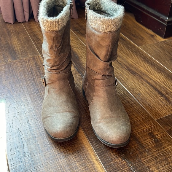 Torrid 9 wide Grey Slouchy Moto Boot Sweater Trimmed, Zippered Like New - Picture 6 of 8